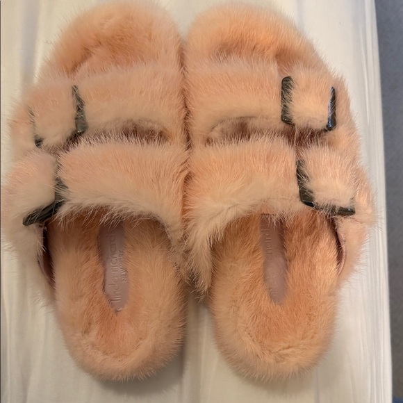 Linda Richards Shoes - Cozy pink Furry slides/slippers